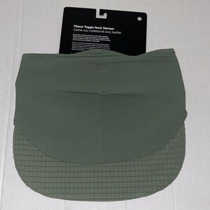 Lululemon fleece toggle neck warmer
